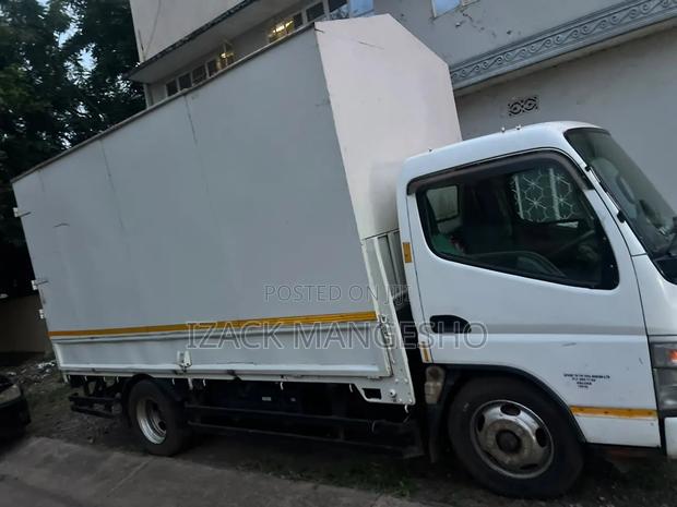 Mitsubishi Fuso 2009 White