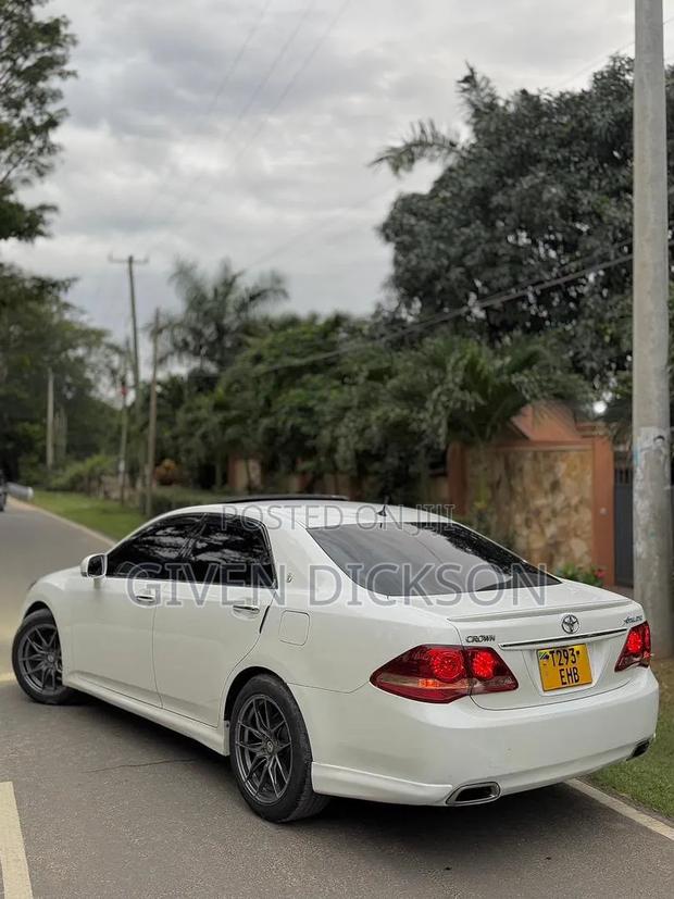 Car 2009 White