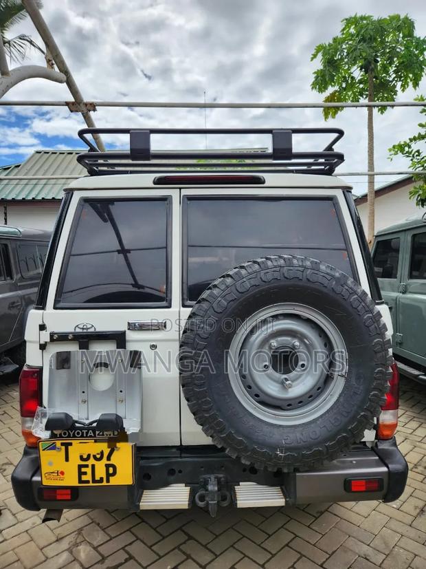 Toyota Land Cruiser 2018 White