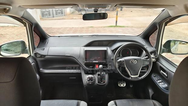 Toyota Voxy 2015 Pearl