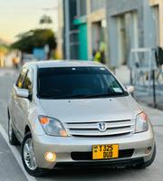 Toyota IST 2004 Gold for sale