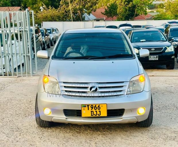Toyota IST 2005 Silver