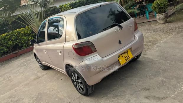 Toyota Vitz 2003 Pink