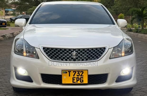 Toyota Crown 2009 White