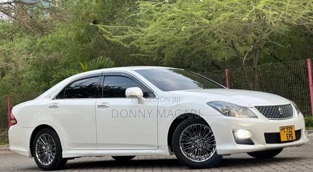 Toyota Crown 2009 White