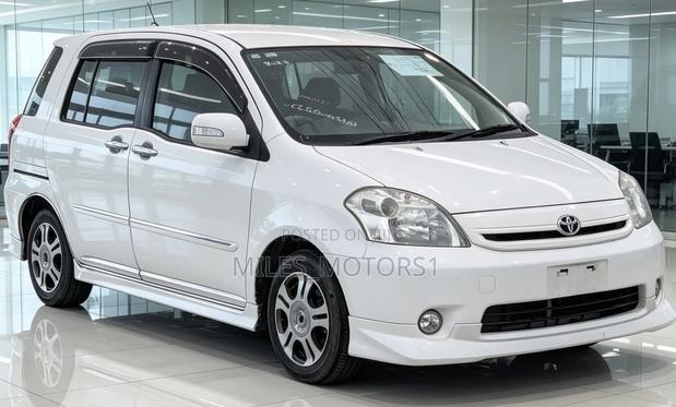 Toyota Raum 2004 White