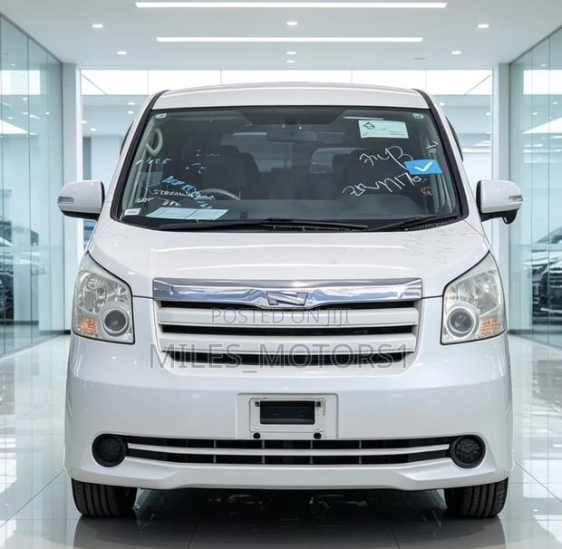 Toyota Noah 2009 White