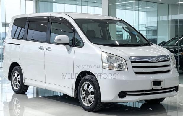 Toyota Noah 2009 White