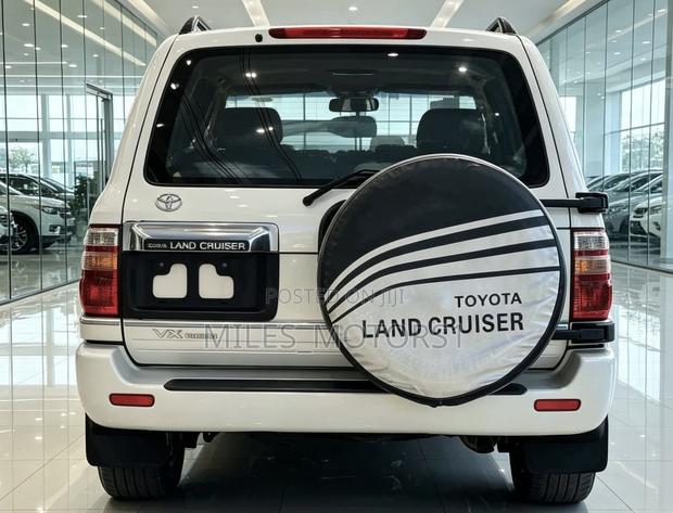 Toyota Land Cruiser 2007 White