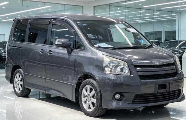 Toyota Noah 2009 Gray