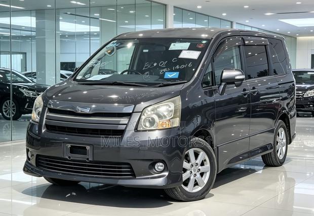 Toyota Noah 2009 Gray