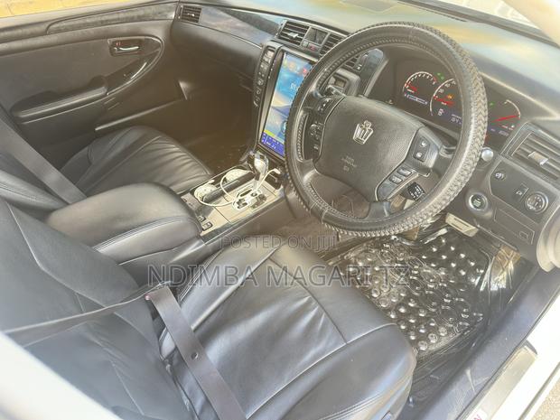 Toyota Crown Royale 2005 White
