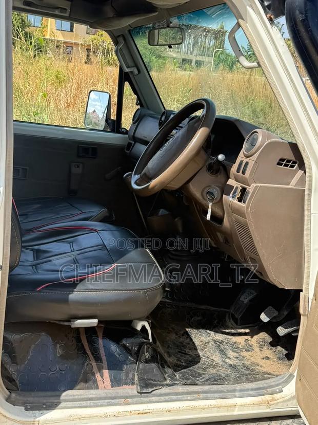 Toyota Land Cruiser 2010 White