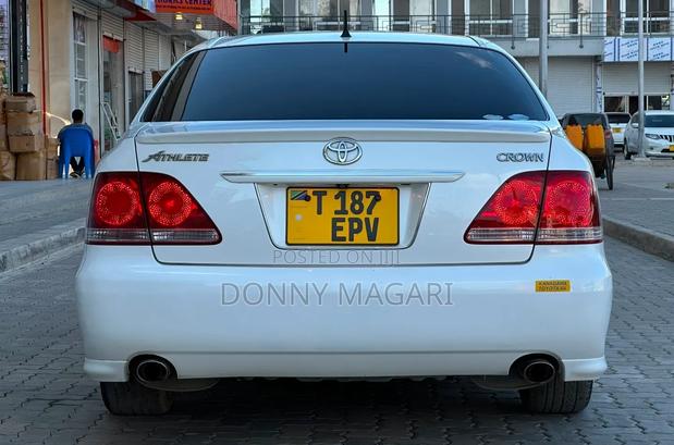 Toyota Crown 2006 White