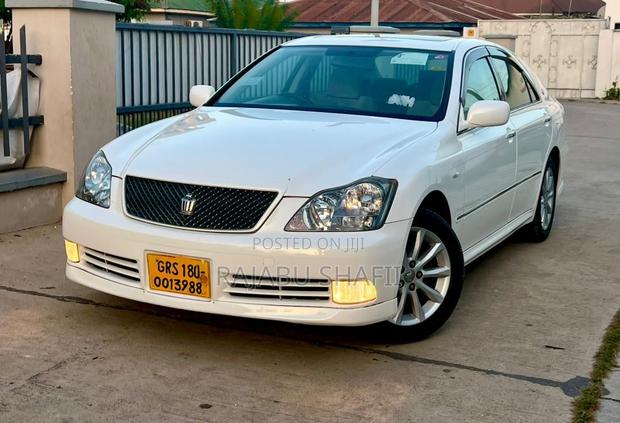Toyota Crown Royale 2005 White