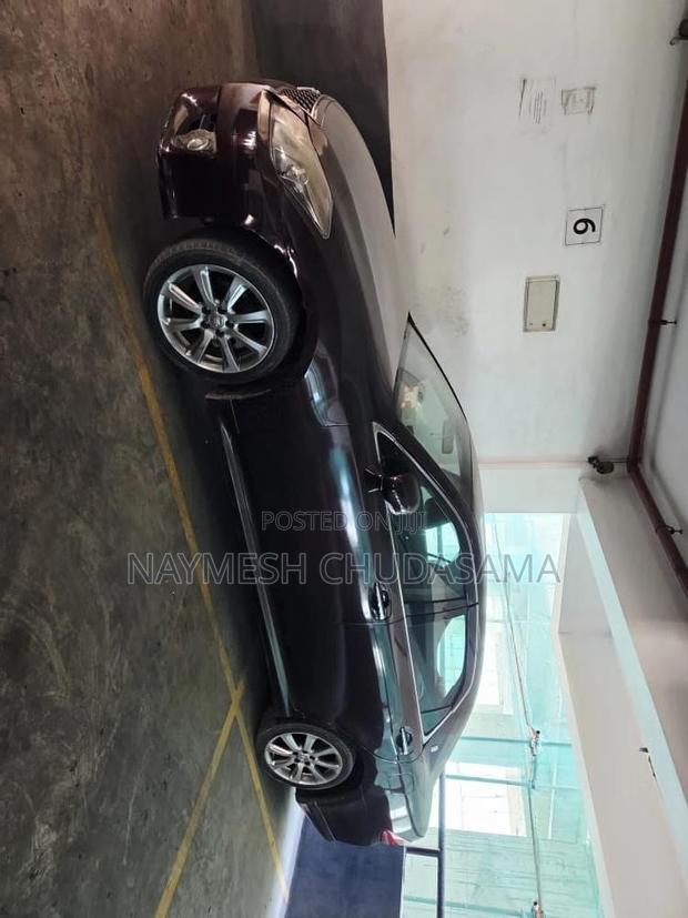 Toyota Crown 2009 Maroon