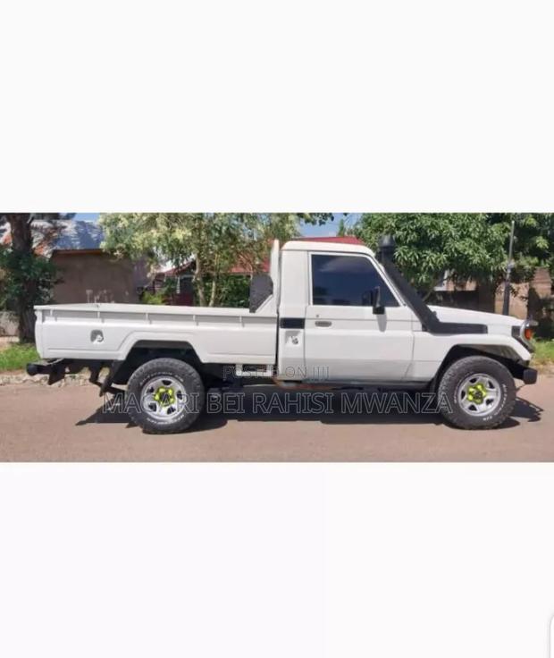 Toyota Land Cruiser 1999 White