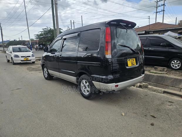 Toyota Noah 2002 Black