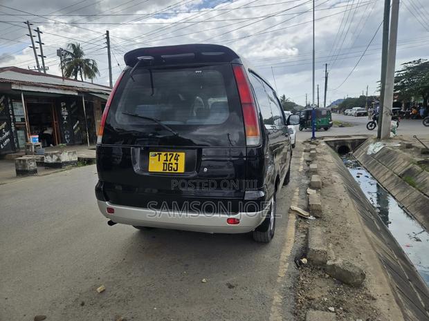 Toyota Noah 2002 Black