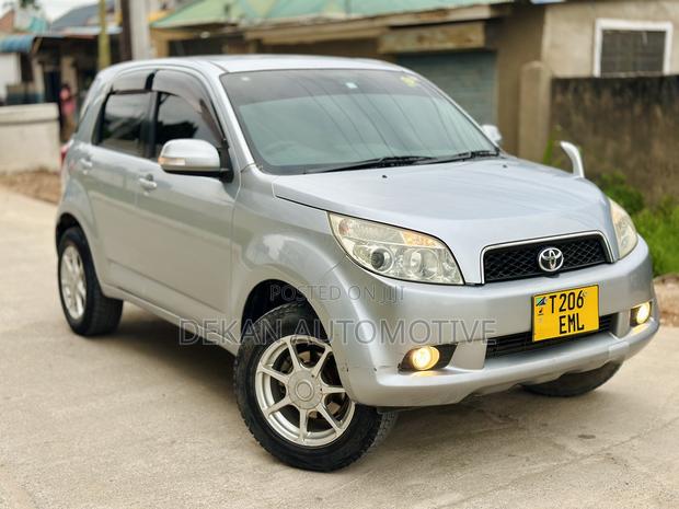 Toyota Rush 1.5 RWD 2010 Silver