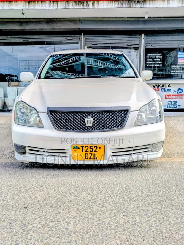 Toyota Crown 2006 White