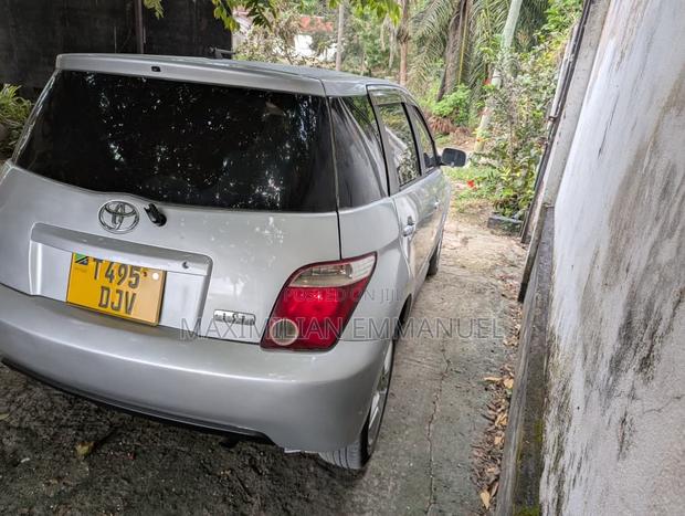 Toyota IST 2005 Silver