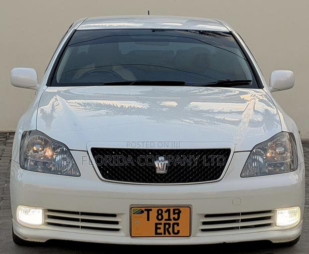 Toyota Crown Royale 2005 White