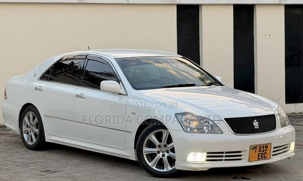 Toyota Crown Royale 2005 White