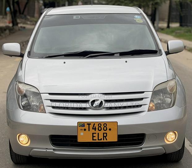 Toyota IST 2006 Silver