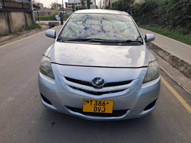 Toyota Belta 2005 Silver