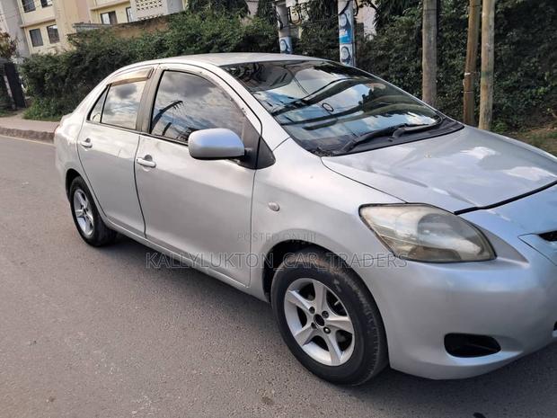 Toyota Belta 2005 Silver