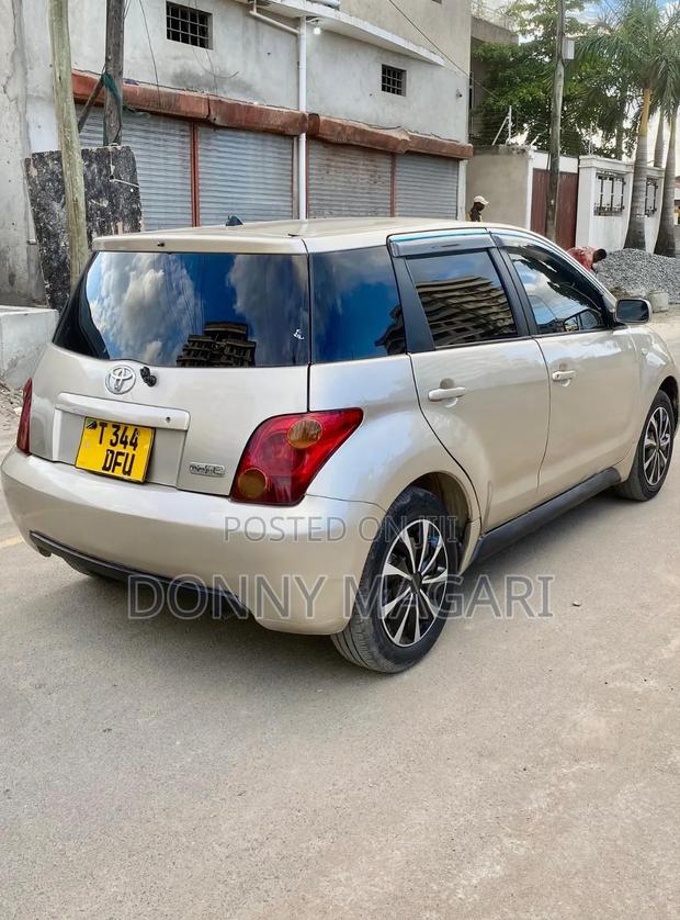 Toyota IST 2004 Gold