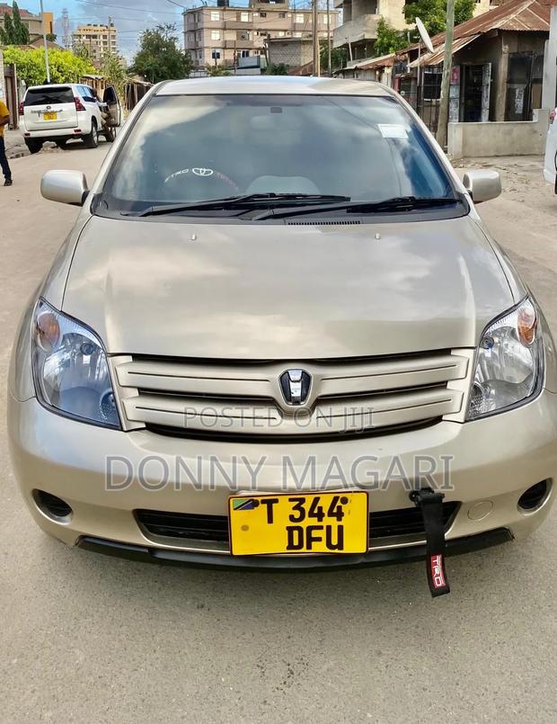 Toyota IST 2004 Gold
