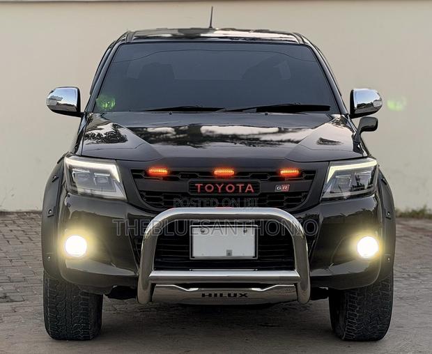 Toyota Hilux 2013 Black