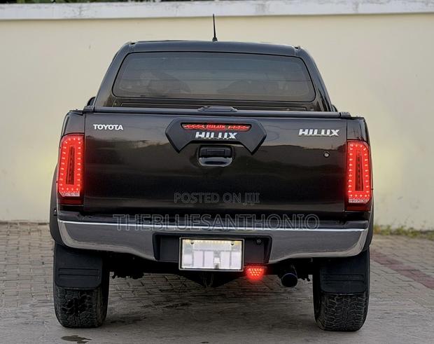 Toyota Hilux 2013 Black