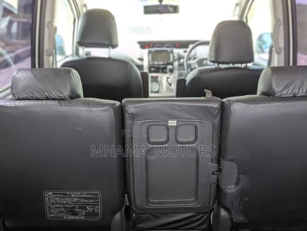 Toyota Voxy 2007 White