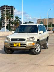 Toyota RAV4 Automatic 2000 White for sale