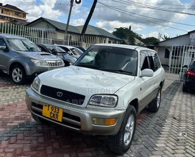 Toyota RAV4 Automatic 2000 White