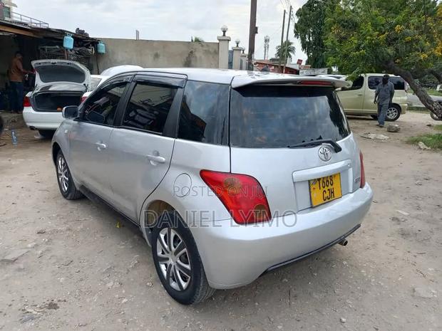 Toyota IST 2005 Silver