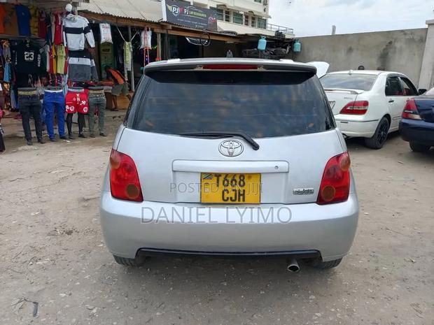 Toyota IST 2005 Silver