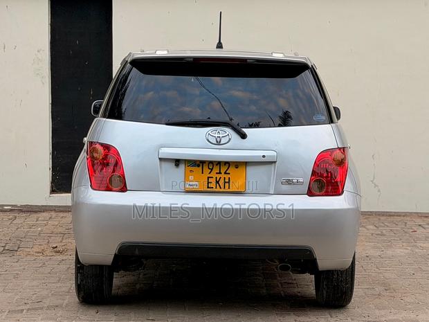 Toyota IST 2005 Silver