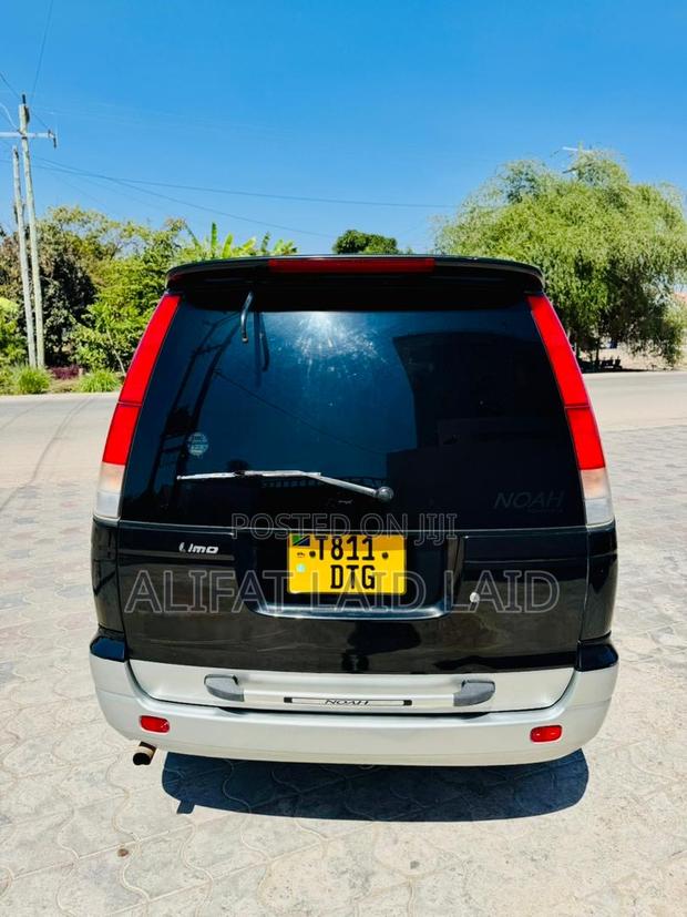 Toyota Noah 2.0 AWD (8 Seater) 2003 Black