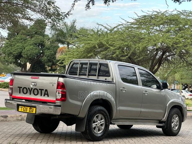 Toyota Hilux 2015 Silver