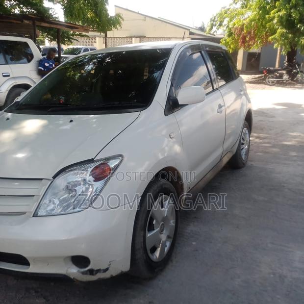 Toyota IST 2001 Pearl