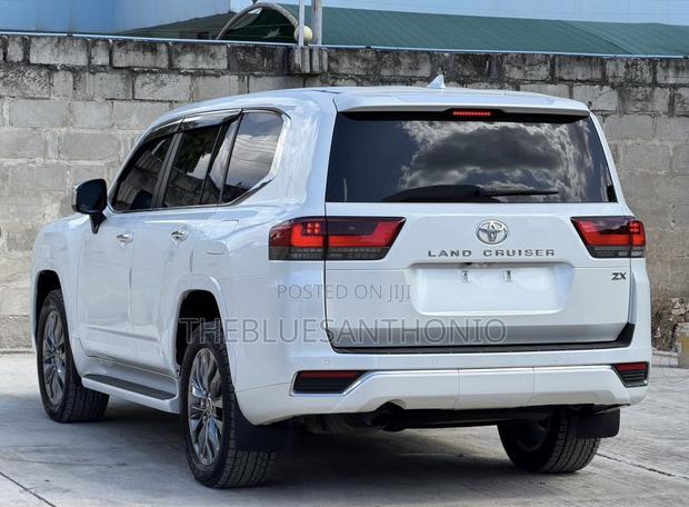 Toyota Land Cruiser 2024 White