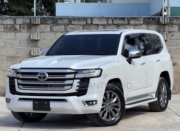 Toyota Land Cruiser 2024 White