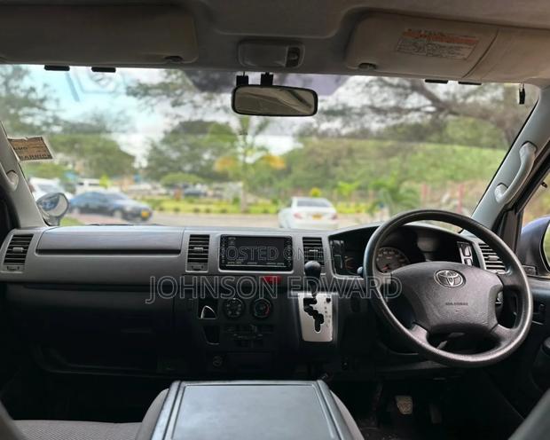 Toyota HiAce 2010 Blue