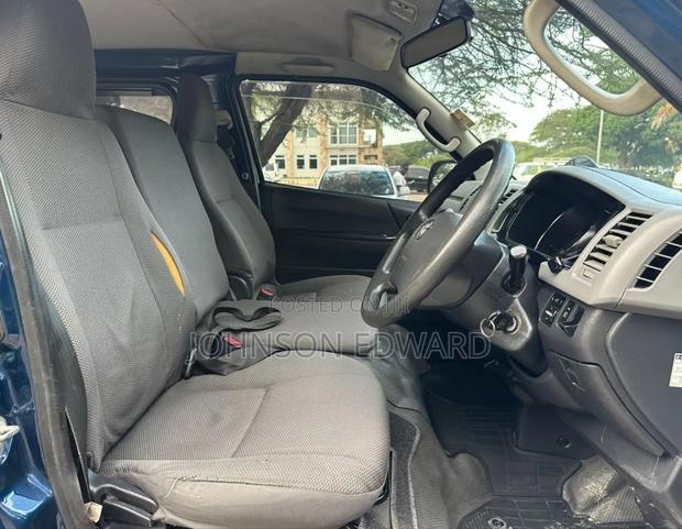 Toyota HiAce 2010 Blue