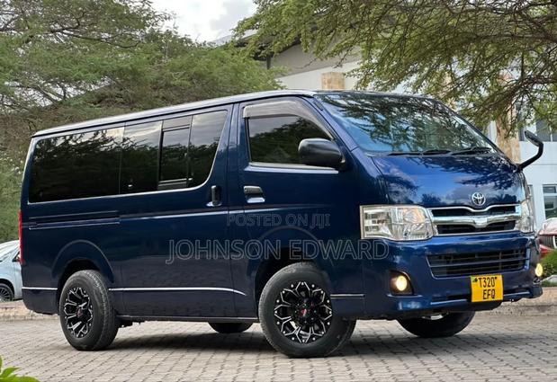 Toyota HiAce 2010 Blue