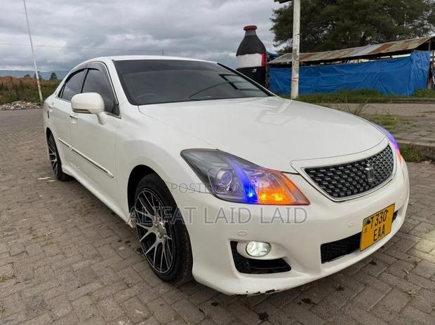 Toyota Crown 2009 White